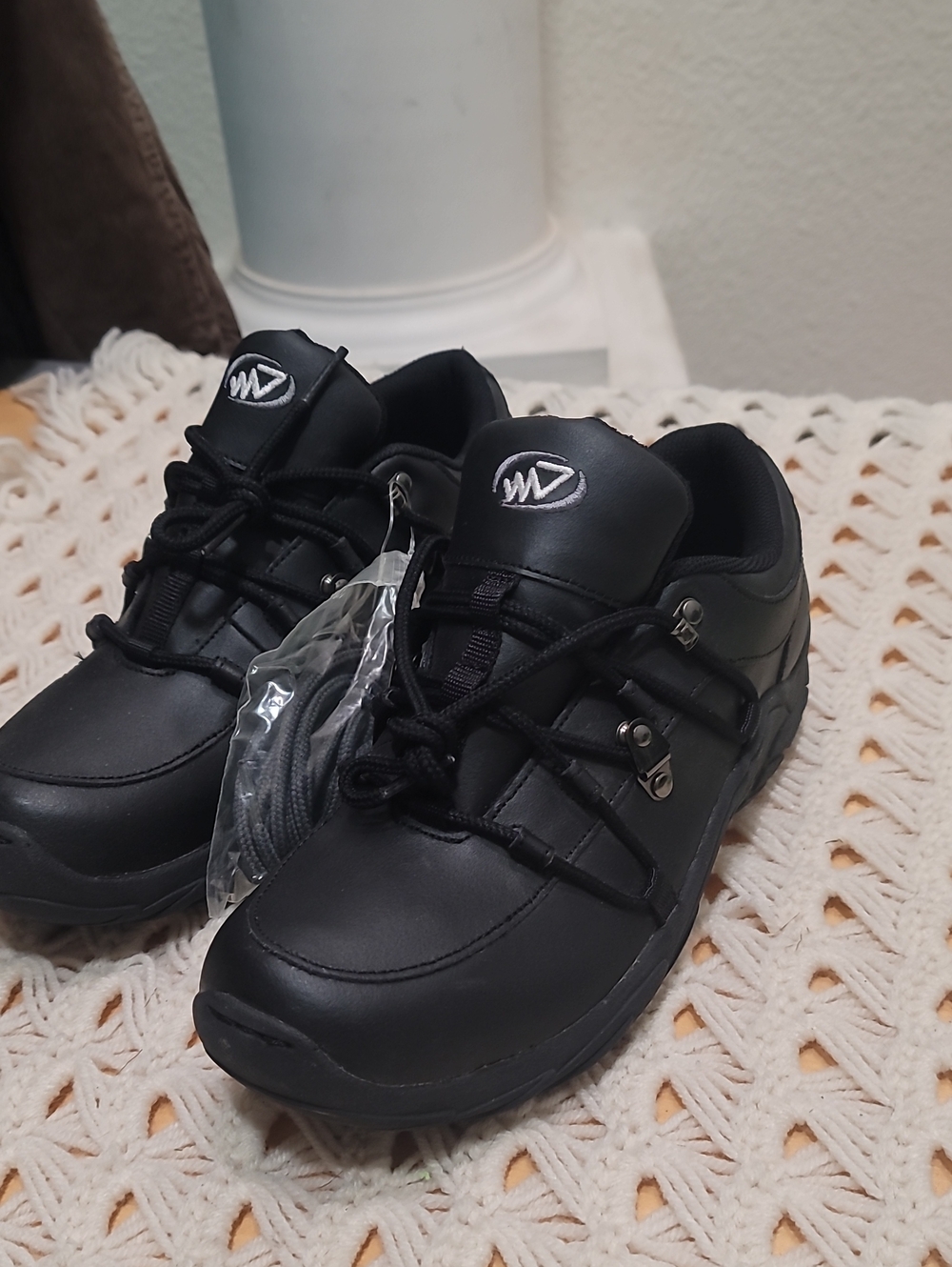 Men's Black Athletic Lace-Up Shoes
